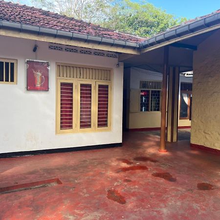 Отель Resthouse Vavuniya Экстерьер фото