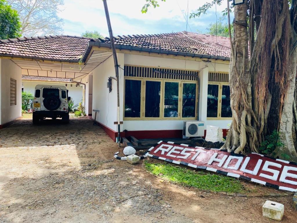 Отель Resthouse Vavuniya Экстерьер фото