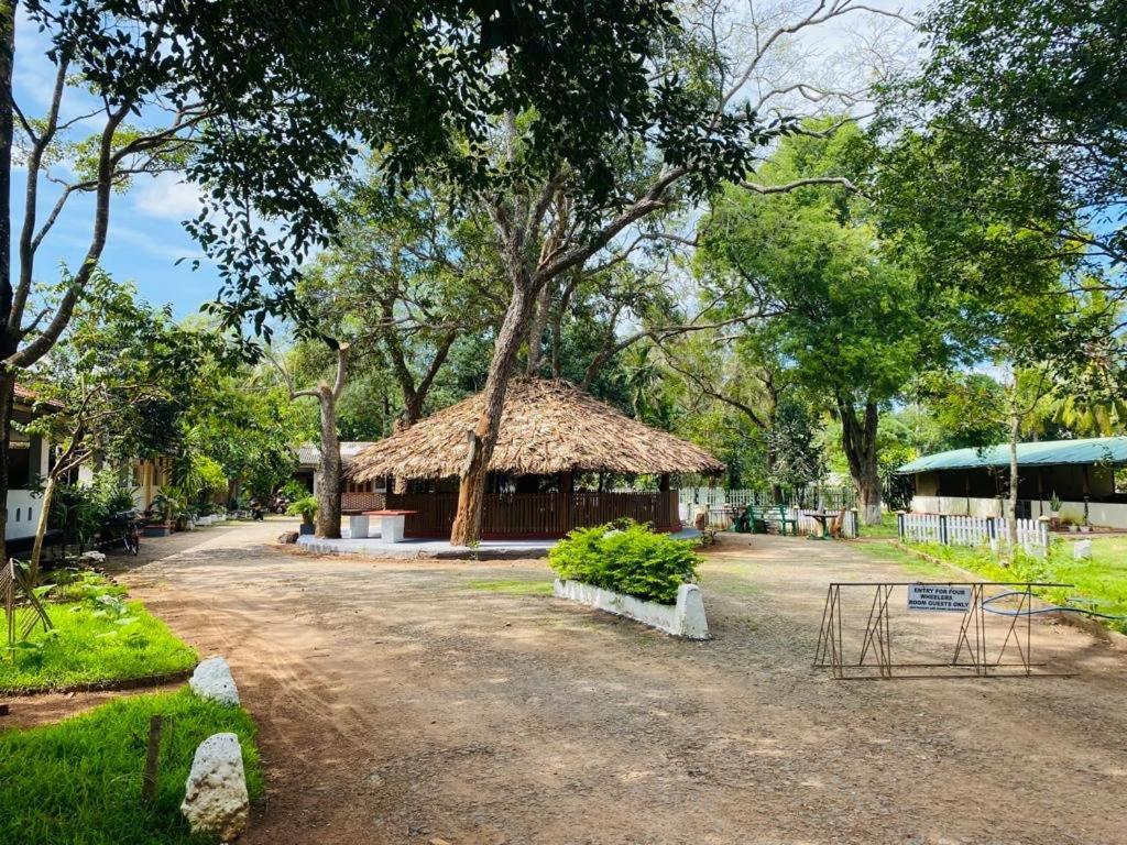 Отель Resthouse Vavuniya Экстерьер фото